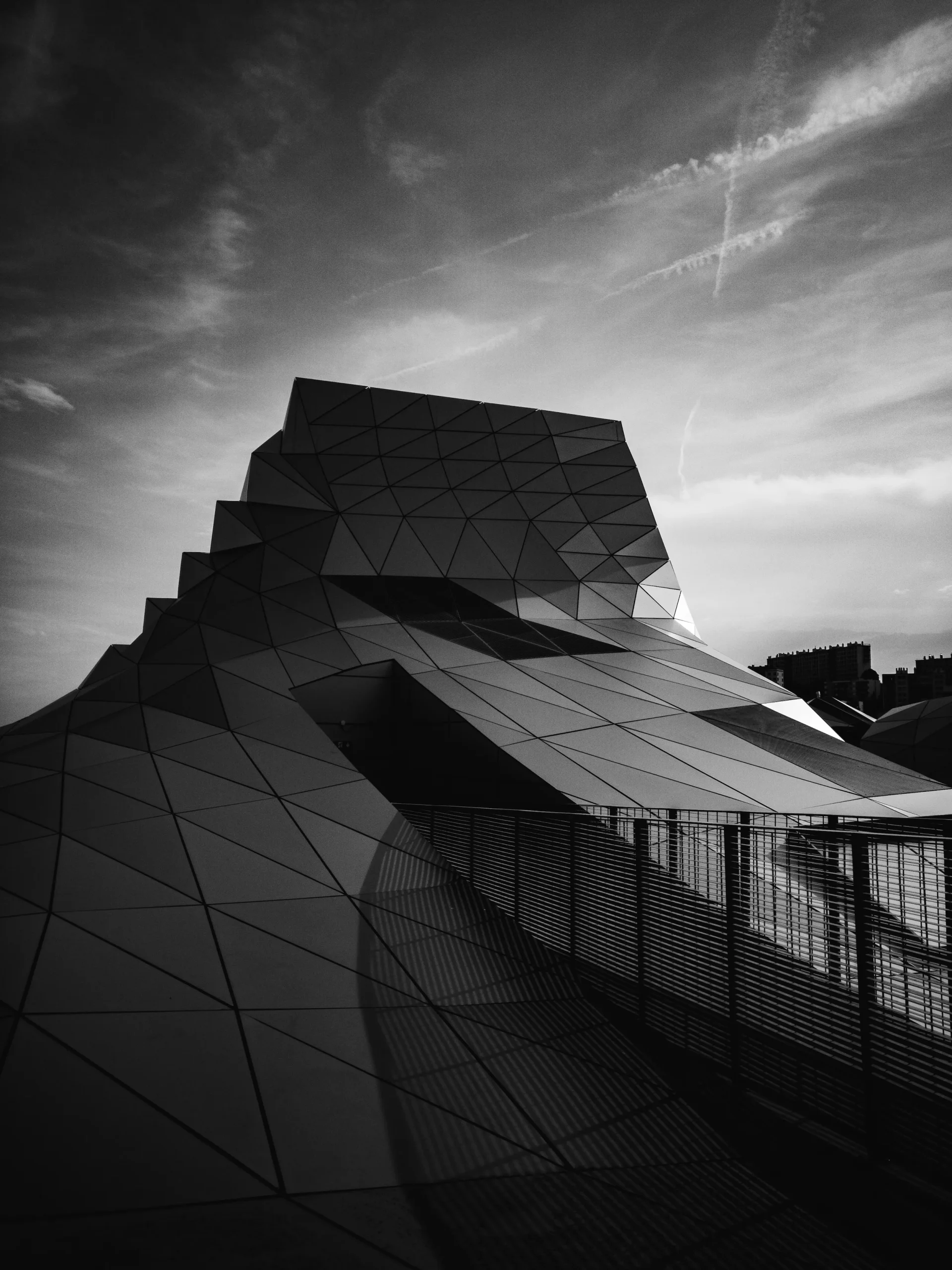 geometric-modern-building-black-white