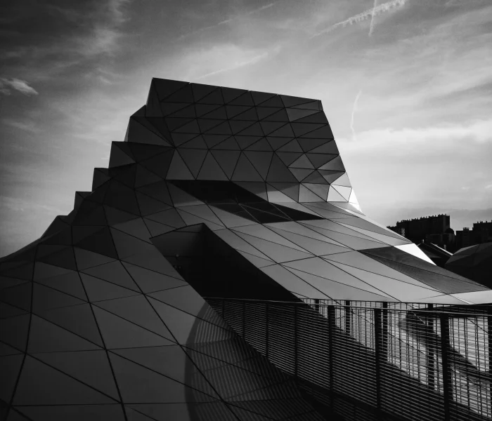 geometric-modern-building-black-white